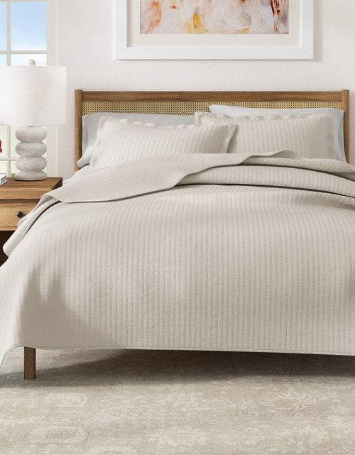 Load image into Gallery viewer, Solid Quilt - Alicia Collection
