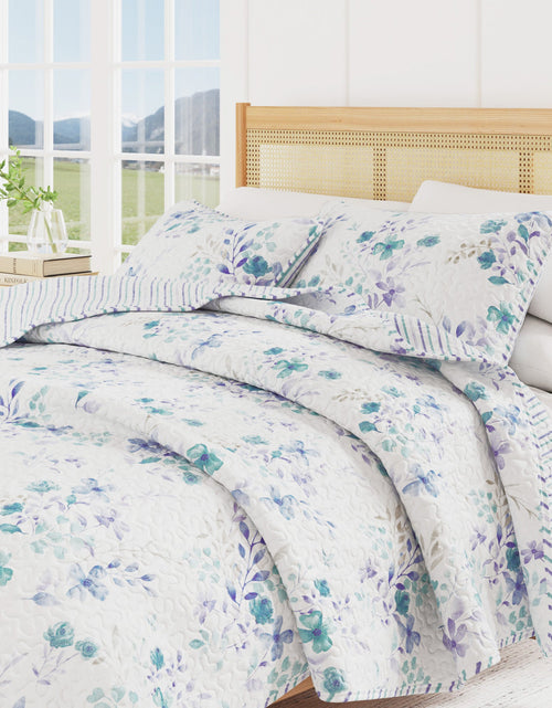 Load image into Gallery viewer, April Morning Floral Quilt Set
